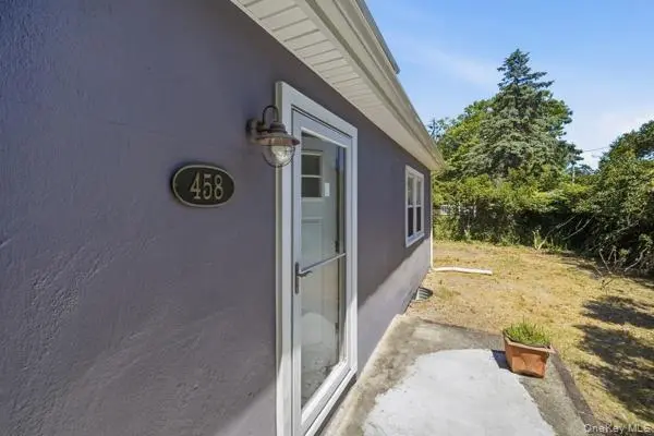458 N Magee ST, Southampton, NY 11968
