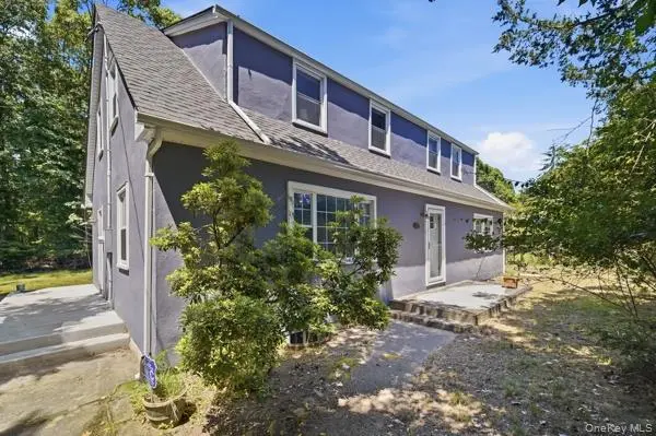 458 N Magee ST, Southampton, NY 11968