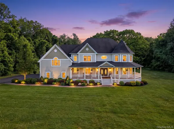 17 Coopers LN, Hopewell Junction, NY 12533