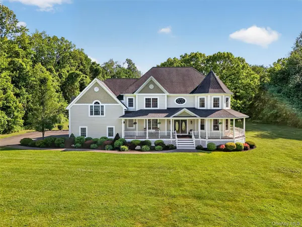 17 Coopers LN, Hopewell Junction, NY 12533