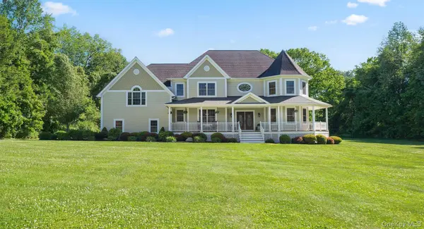 17 Coopers LN, Hopewell Junction, NY 12533