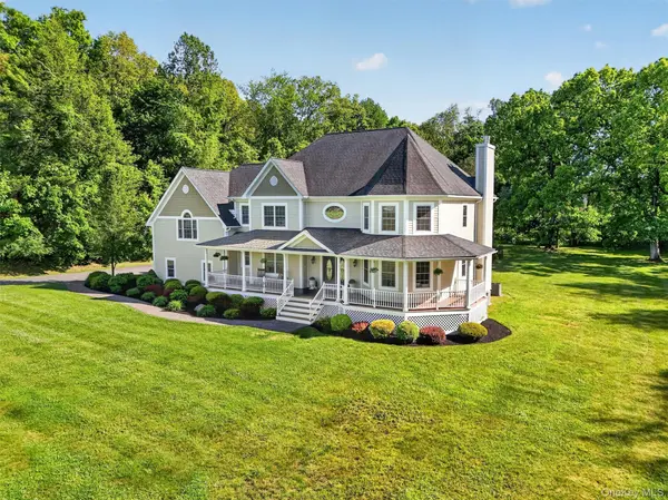 17 Coopers LN, Hopewell Junction, NY 12533