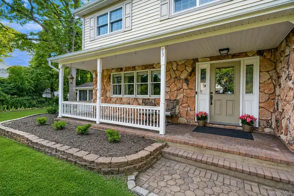 93 N Country RD, Shoreham, NY 11786