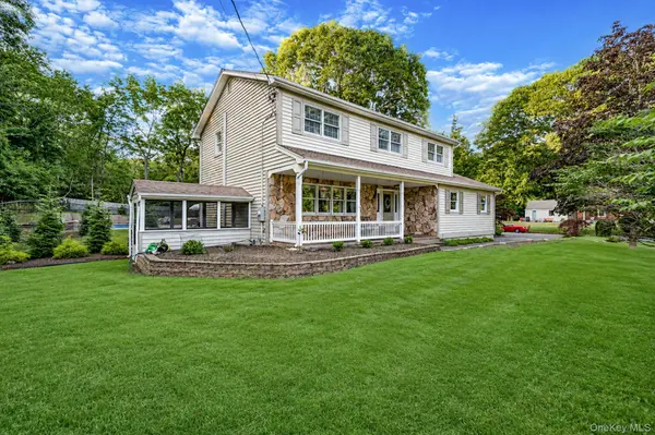 93 N Country RD, Shoreham, NY 11786