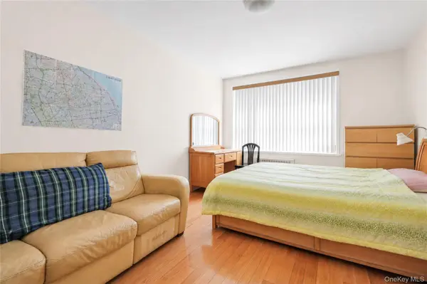 27-10 Parsons BLVD #4B, Flushing, NY 11354