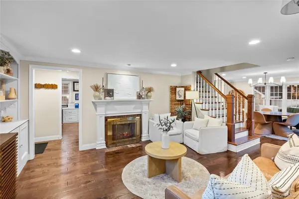 152 Bay DR, Massapequa, NY 11758