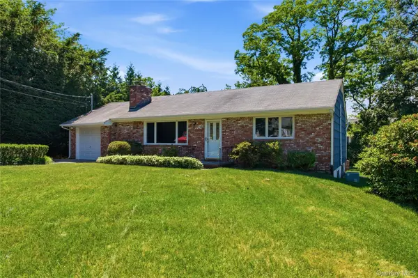 58 Juniper RD, Kings Park, NY 11754
