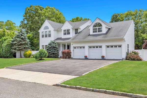 6 Hancock CT, South Setauket, NY 11720