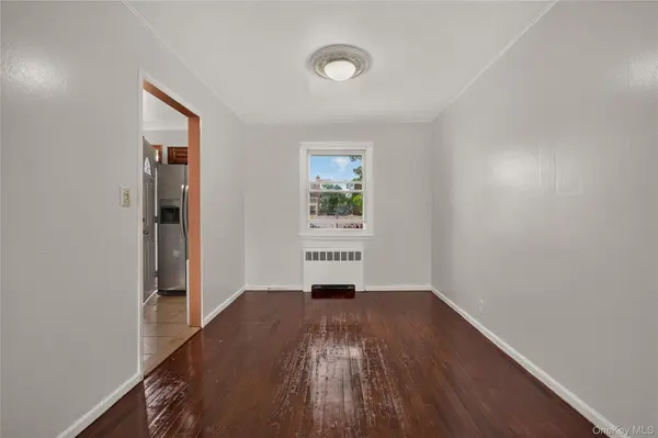 33 N Montgomery ST, Valley Stream, NY 11580