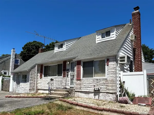 465 Saint Johns ST, Central Islip, NY 11722