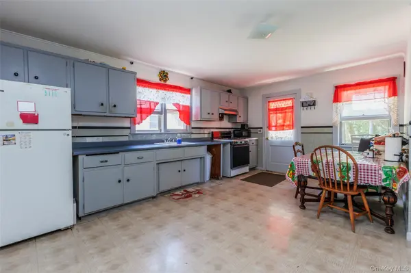 337 Hamilton AVE, Riverhead, NY 11901