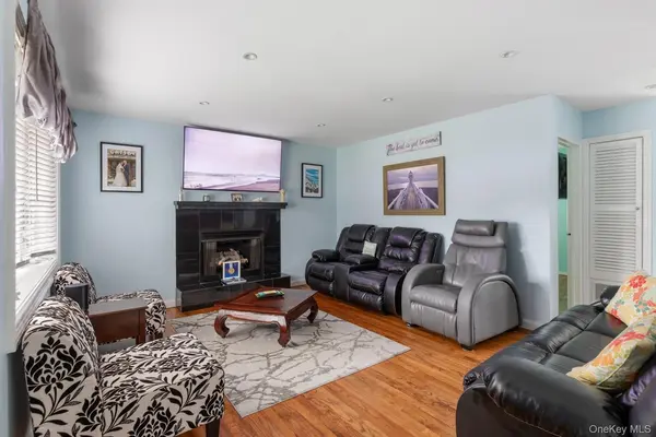 1032 Thompson DR, Bay Shore, NY 11706