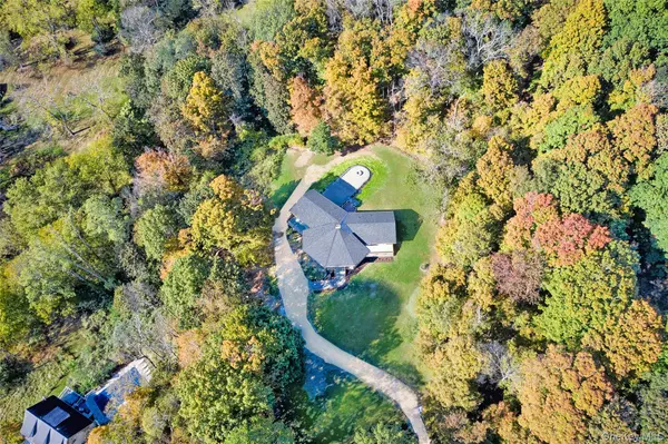 568 Oak Summit RD, Millbrook, NY 12545