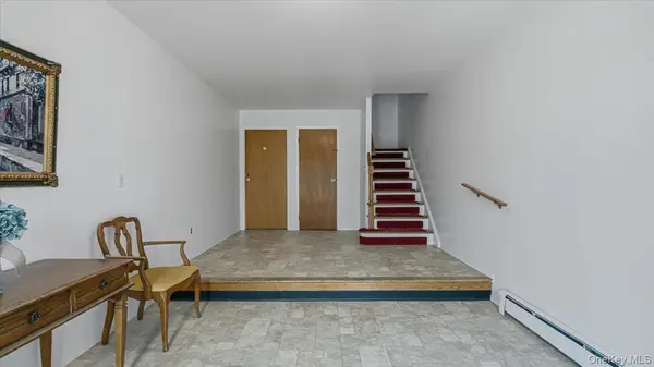 52-40 69th PL, Maspeth, NY 11378