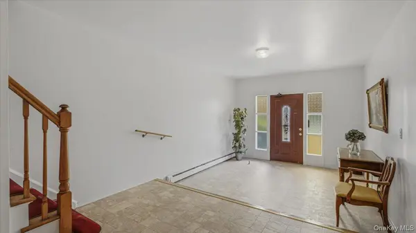 52-40 69th PL, Maspeth, NY 11378