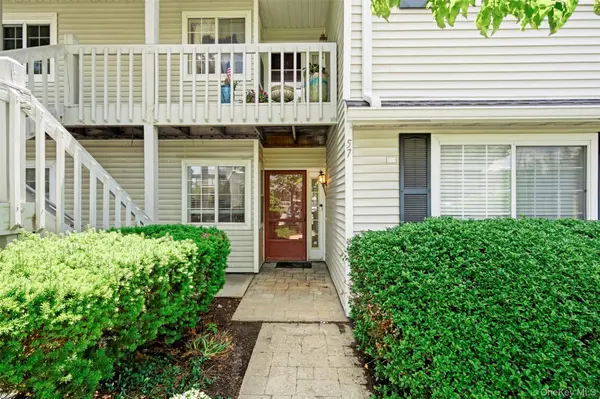 57 Magnolia LN, Warwick, NY 10990