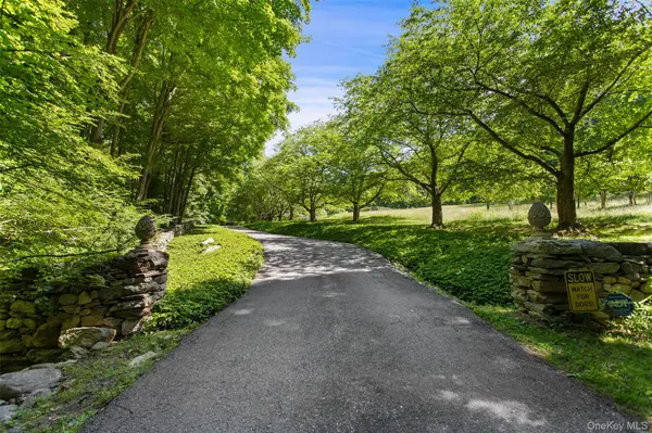 242 Croton Lake RD, Katonah, NY 10536