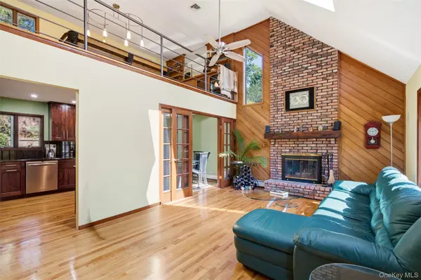29 Vineyard RD, Huntington, NY 11743