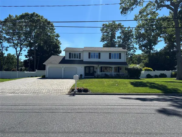 12 Miller AVE, Shoreham, NY 11786