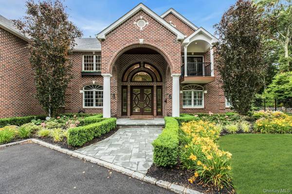 135 Round Swamp RD, Huntington, NY 11743