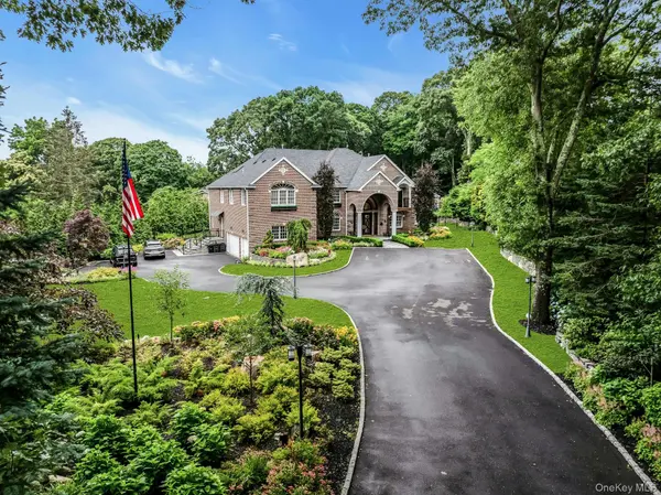 135 Round Swamp RD, Huntington, NY 11743