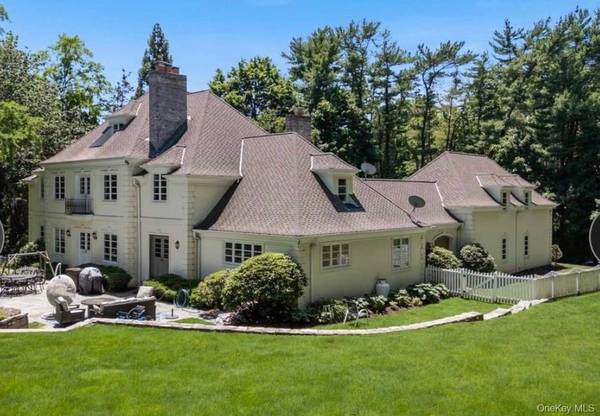 11 Oak Hill RD, Lloyd Harbor, NY 11743