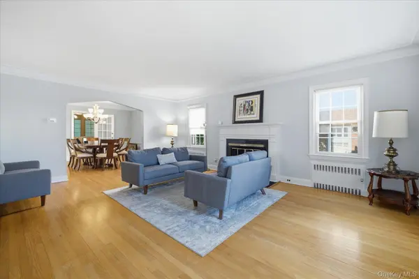 108 Muirfield RD, Rockville Centre, NY 11570