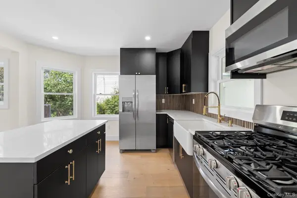 86 E 13th ST, South Huntington, NY 11746