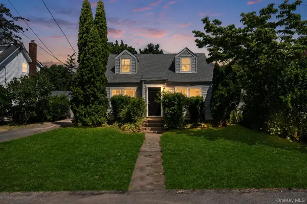 86 E 13th ST, South Huntington, NY 11746