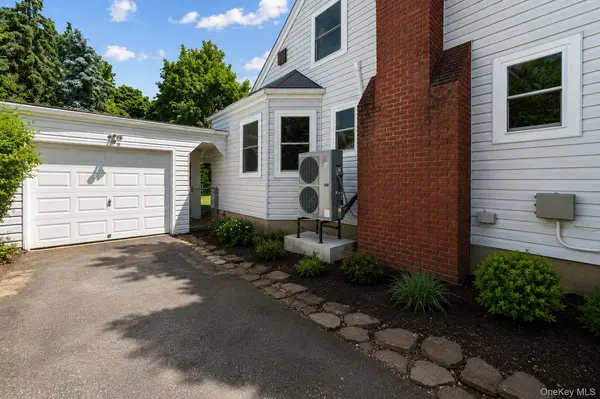 86 E 13th ST, South Huntington, NY 11746