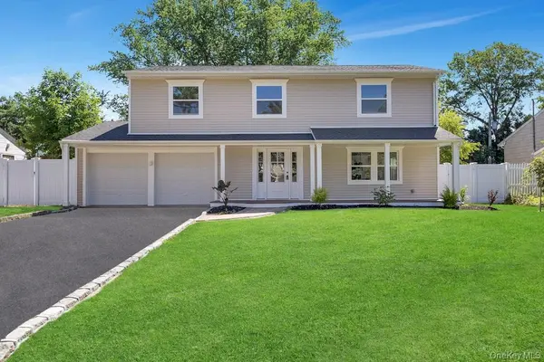 3 Barkley LN, Nesconset, NY 11767
