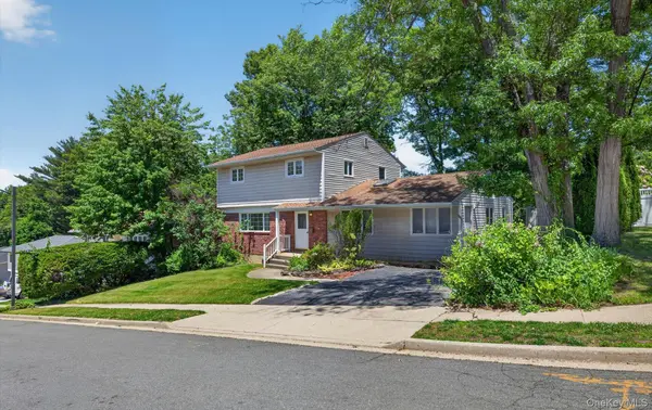 89 Beaumont DR, Plainview, NY 11803