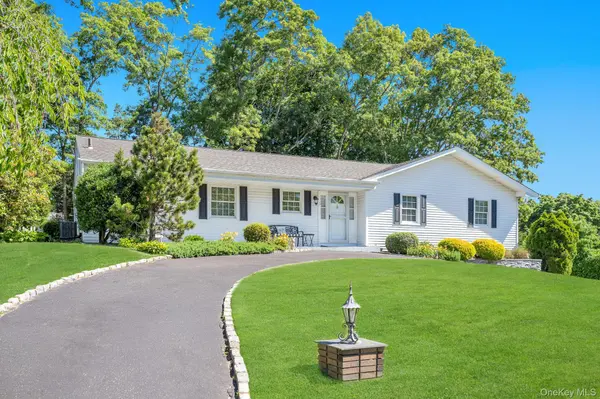 3 Laura CT, Nesconset, NY 11767