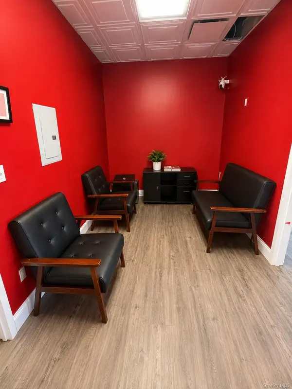 2042 Central Park Ave #Ste 4, Yonkers, NY 10710