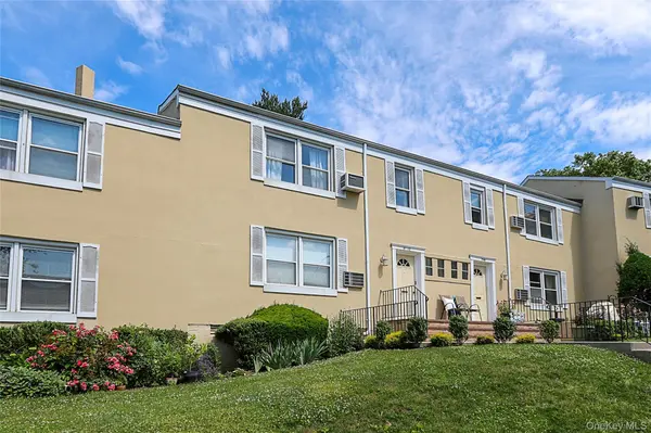 71-12 252nd ST #71B, Bellerose, NY 11426