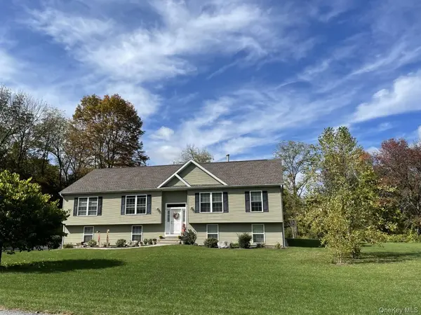 34 Palmer CIR, Poughquag, NY 12570