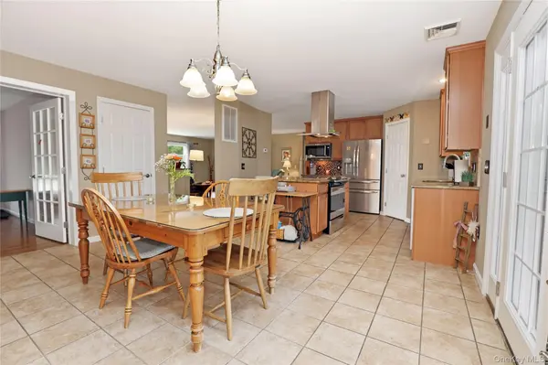 34 Palmer CIR, Poughquag, NY 12570