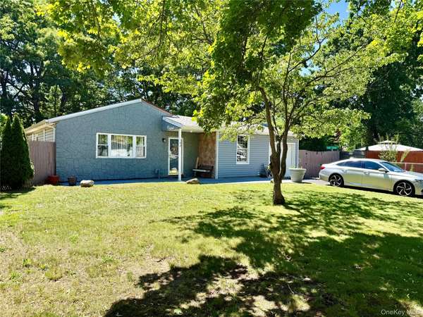 142 Palmer ST, Brentwood, NY 11717