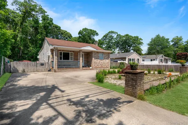 32 Juniper AVE, Patchogue, NY 11772