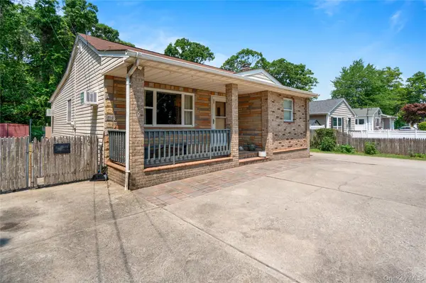 32 Juniper AVE, Patchogue, NY 11772