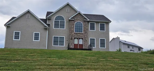 14 Trotter LN, Rock Tavern, NY 12575