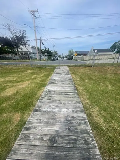 Boat Berth Riviera DR, Lindenhurst, NY 11757