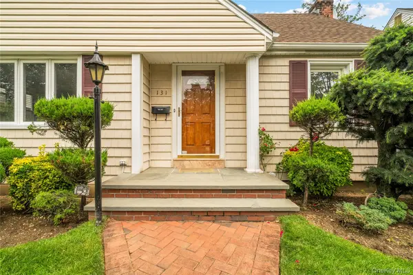 131 Primrose DR, New Hyde Park, NY 11040