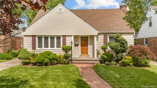 131 Primrose DR, New Hyde Park, NY 11040