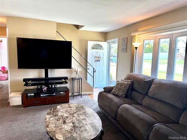 114 Boston AVE, Massapequa, NY 11758