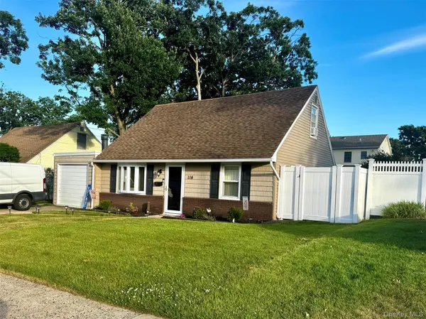 114 Boston AVE, Massapequa, NY 11758