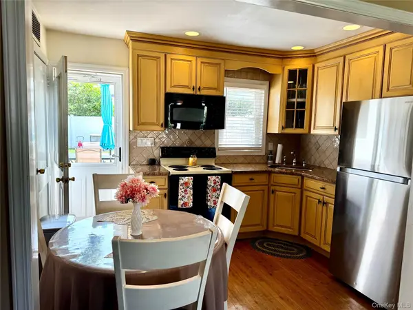 114 Boston AVE, Massapequa, NY 11758