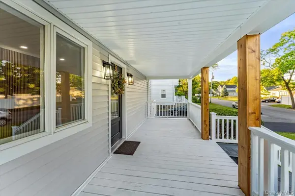 41 S Oregon RD, West Babylon, NY 11704