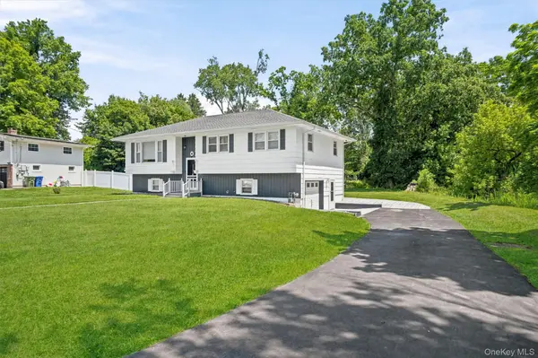 1 Brewster DR, Middletown, NY 10940