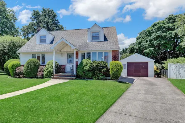 955 Cedar CT, Franklin Square, NY 11010
